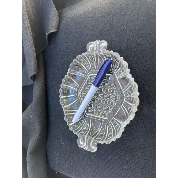 Vintage 6 Sided Crystal Cut Glass Nut/Candy Dish with Handles 6.5”X 7.5” X 1.25 - Picture 9 of 9